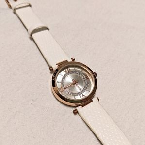 ✨ 3 for $5 ✨ White & Rose Gold Watch